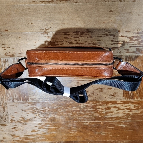 Herbalife Nutrition Top Zip Closure With Front Pocket Crossbody Bag NWT - Picture 8 of 14